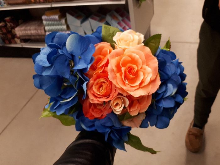 Bouquet: Monochromatic or Multi-Coloured? 5