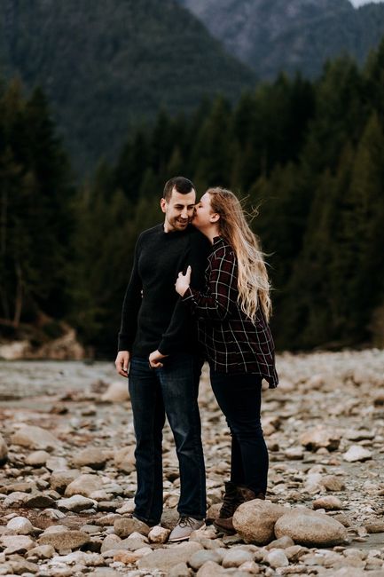 What did you wear for your engagement pics? 5