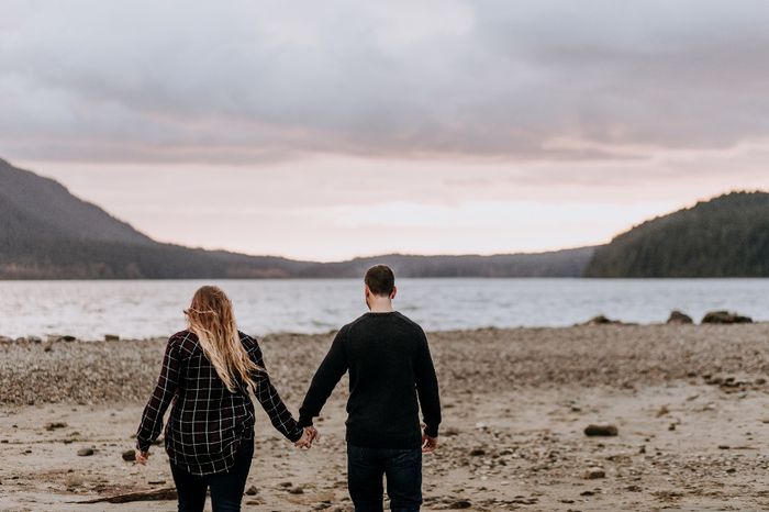 What did you wear for your engagement pics? 6