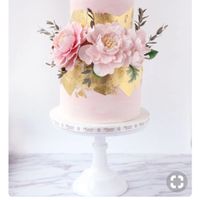 White or Colorful: Wedding Cake? - 1