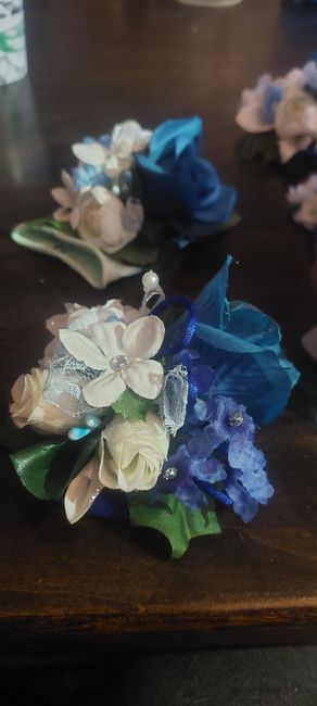 Artifical or real corsages??? 3