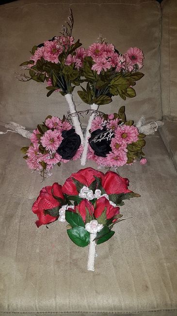 diy Bouquets for bridesmaids and boutonniers for groomsmen 1