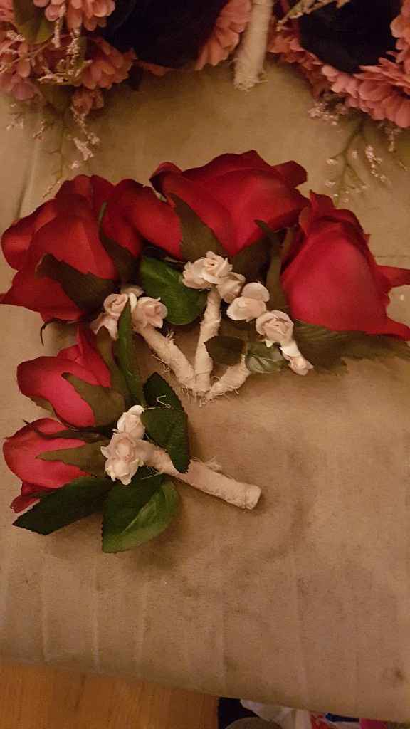  diy Bouquets for bridesmaids and boutonniers for groomsmen - 2