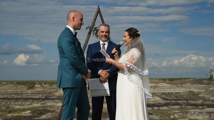 couple saying vows outdoor wedding ceremony 