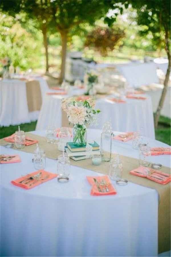 Round Table with Runner