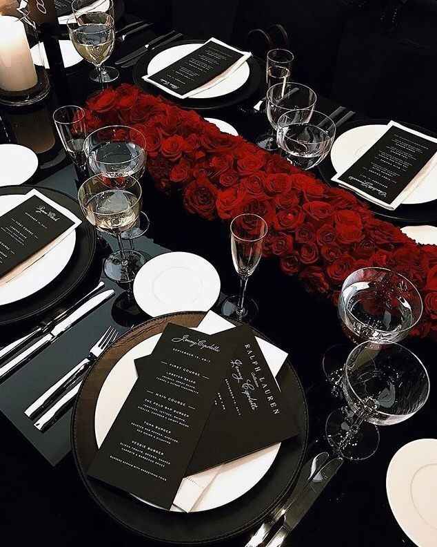 modern black tabelscape with red roses centrepiece