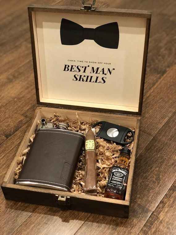 groomsman proposal, box with cigar and hipflask
