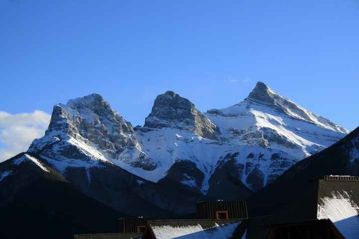 3 Sisters Mountains