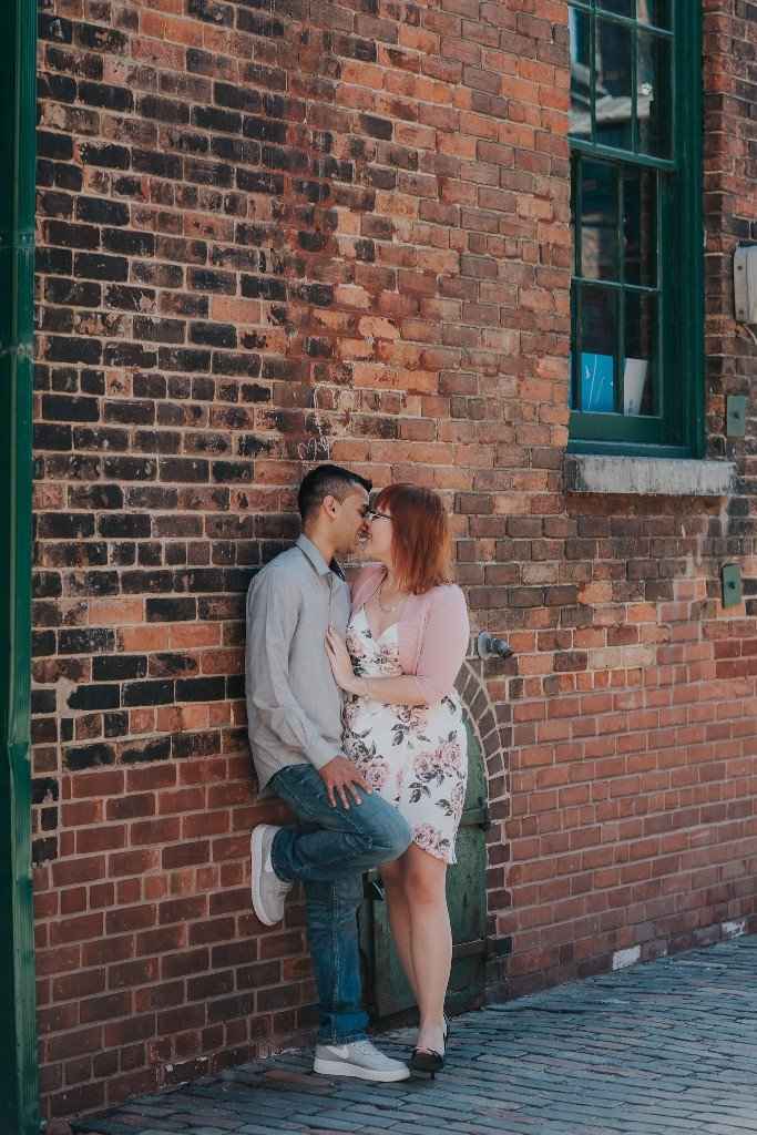 What to wear for engagement pictures? - 1