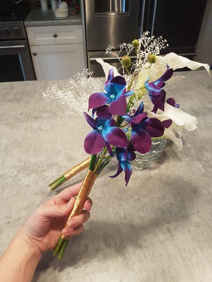 Artificial Flowers vise Real - 2