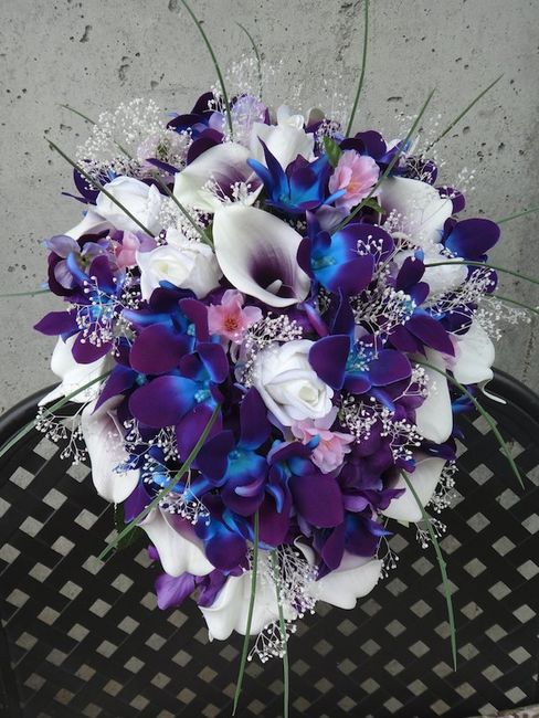 White or colourful wedding bouquet? 7