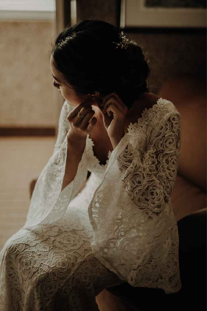 Two dresses on wedding night? - 1