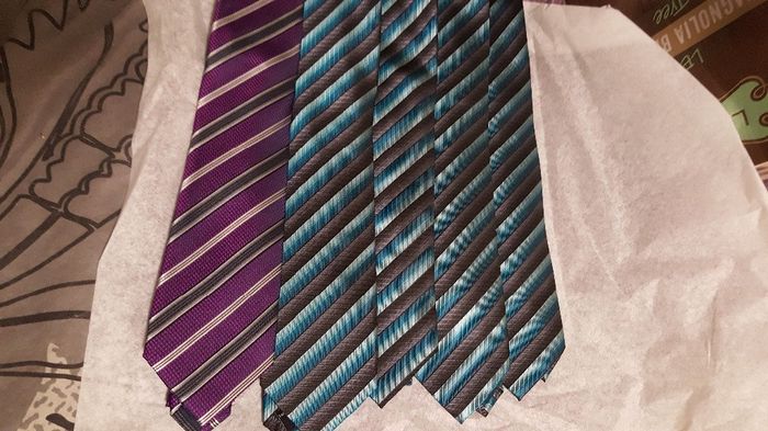 Groom and GM ties