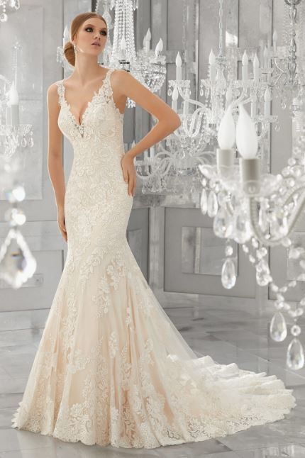 Most popular wedding dress styles in Canada? 5