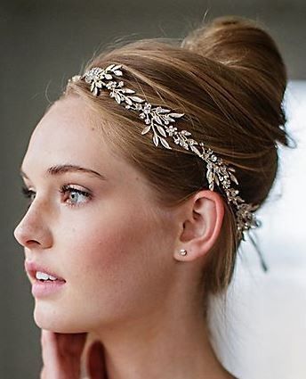 Hair Accessories: Floral or Non-Floral? 4