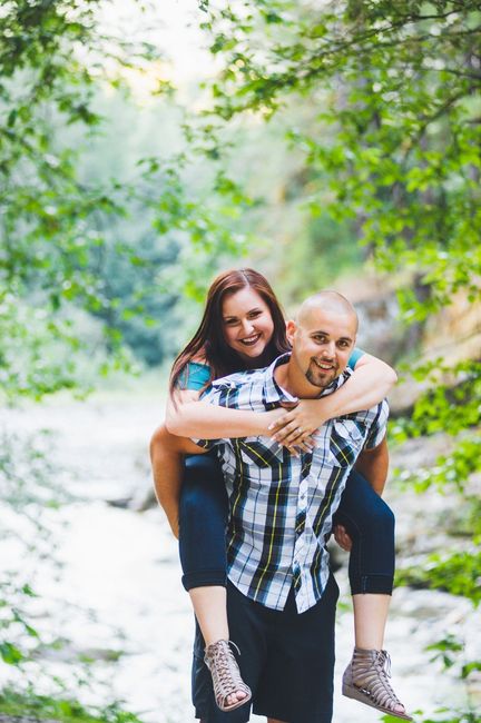 What did you wear for your engagement pics? 10