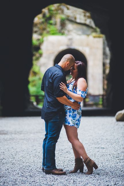 What did you wear for your engagement pics? 12