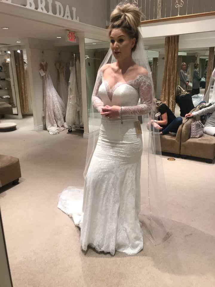 Long-sleeved wedding dress - 1