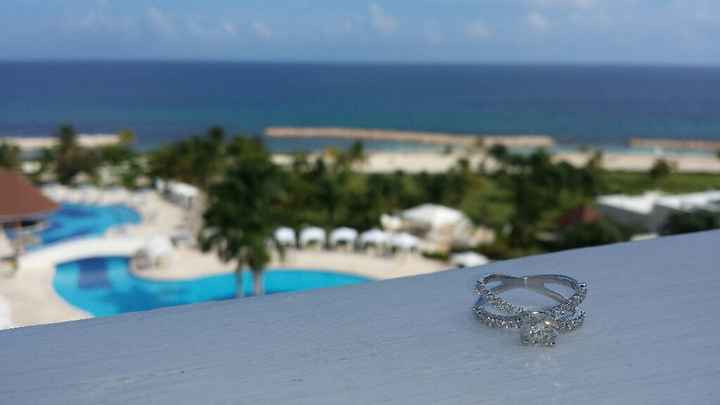 Show off your solitaire ring! - 1