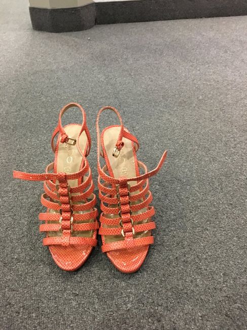Which shoes would you like to wear? - 1
