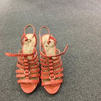 Which shoes would you like to wear? - 1