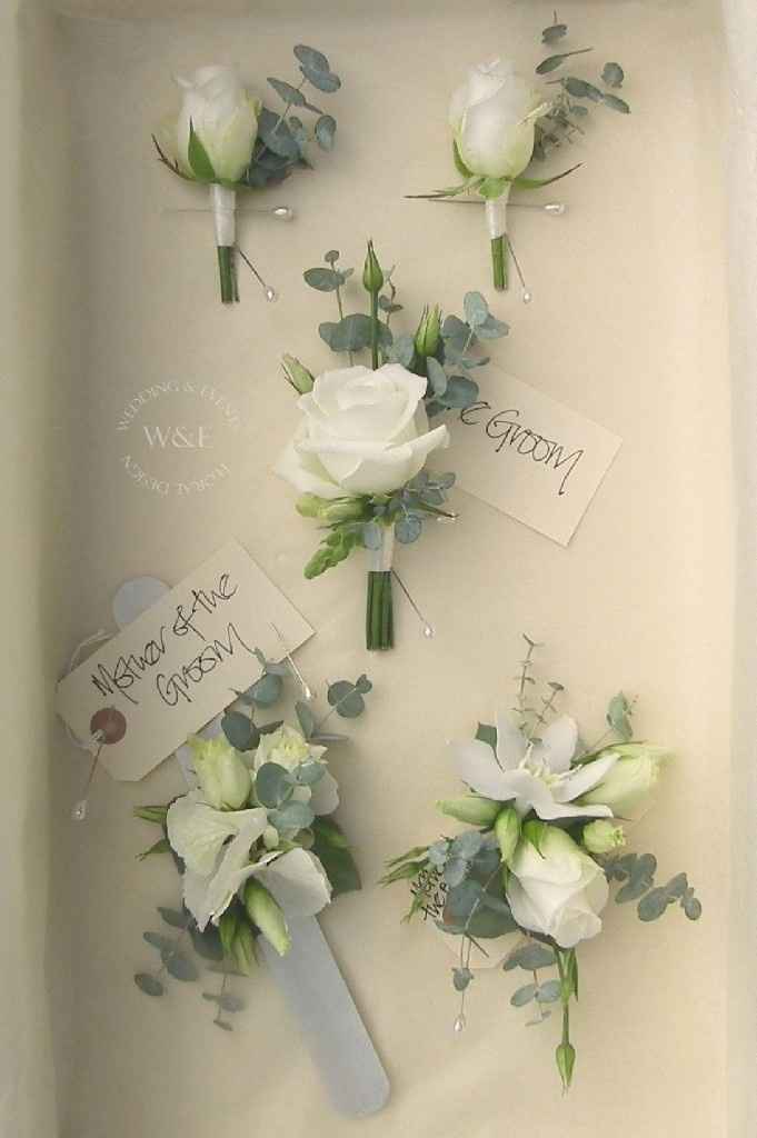 Boutonniere or no and matching or not matching? - 1