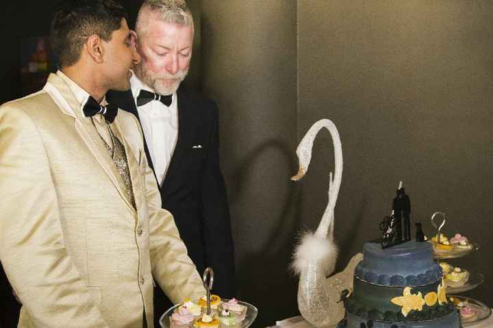 Buttercream, fondant, or naked? - 1