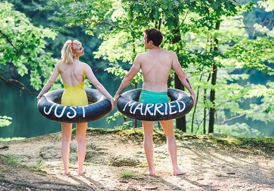 Outdoor Just Married Idea