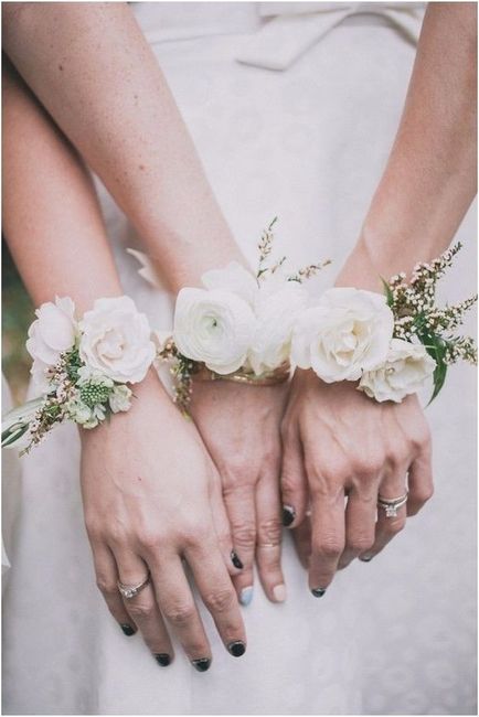 White Elegant Corsage