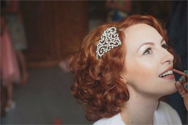 Short curly hair idea vintage accessory