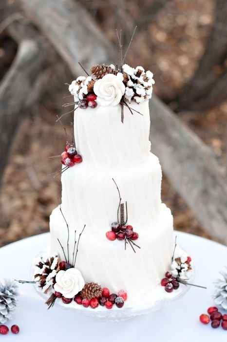 Cranberry wedding cake