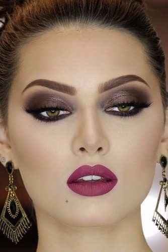 7. Smokey eye shadow