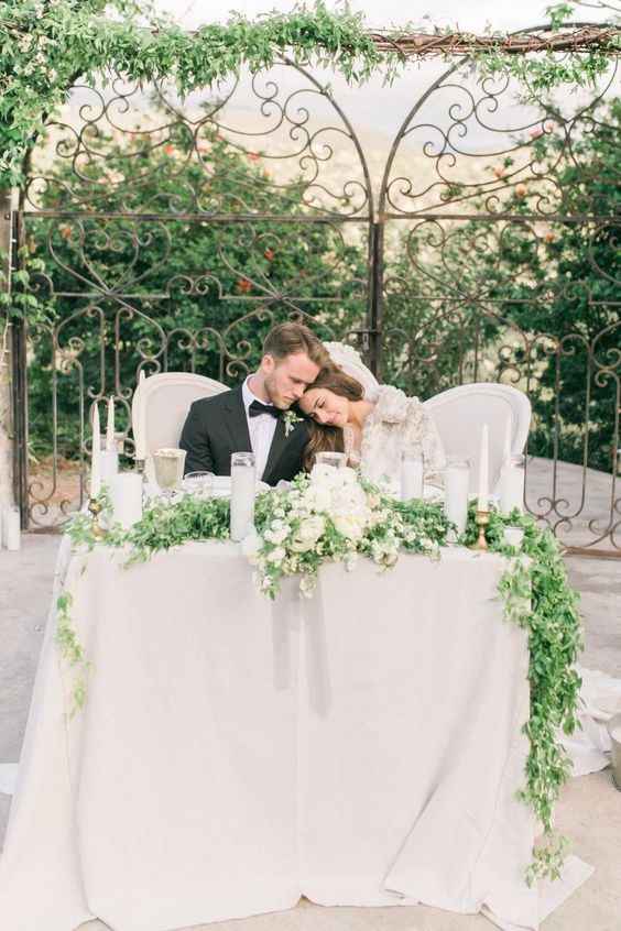 Head Table: With or without your parents?