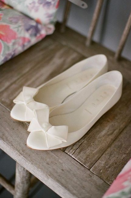 Bow White Shoes