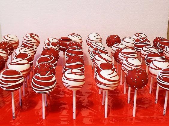 Cake pops red and white