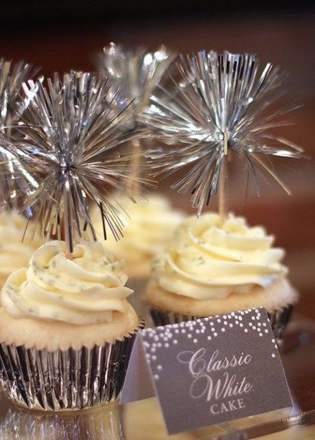 NYE wedding cupcakes