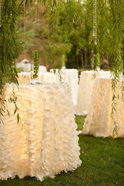 Tablecloth with ruffles