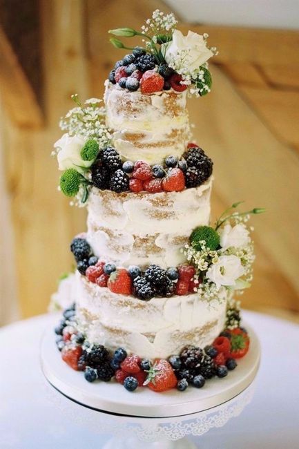 Naked cake with fruits