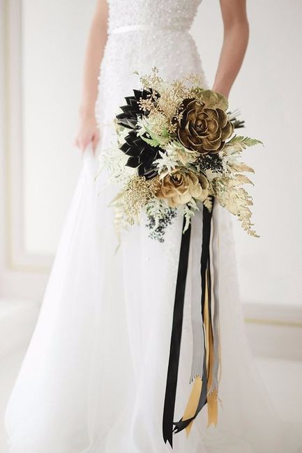 Bouquet in Black and Gold