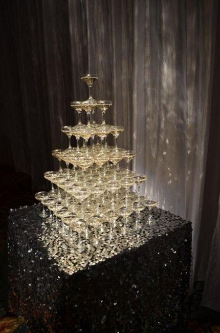 Champagne Table for Gold and Black