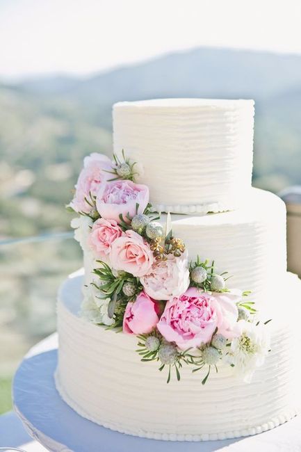 Round wedding cake