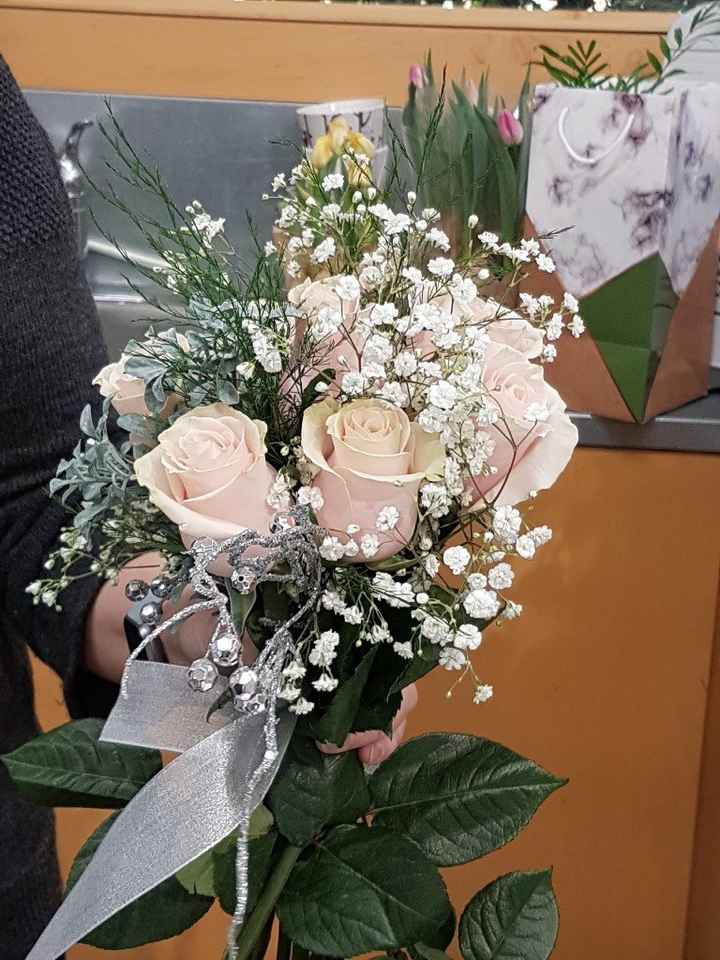 White or colourful wedding bouquet? - 1