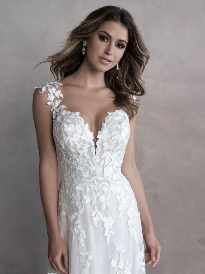 Lace Appliqué on a wedding dress - 2