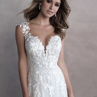 Lace Appliqué on a wedding dress - 2