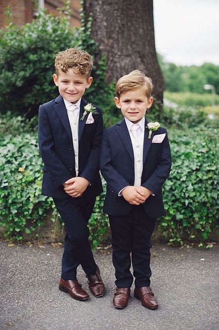 What colour for ring bearers? 2