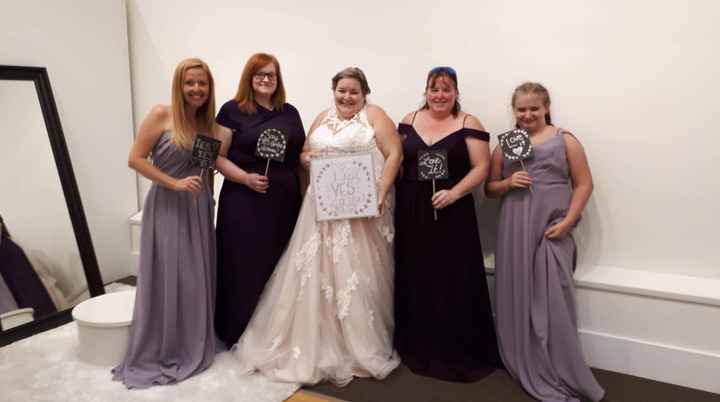 Colors that go well with champagne wedding dress!? - 1