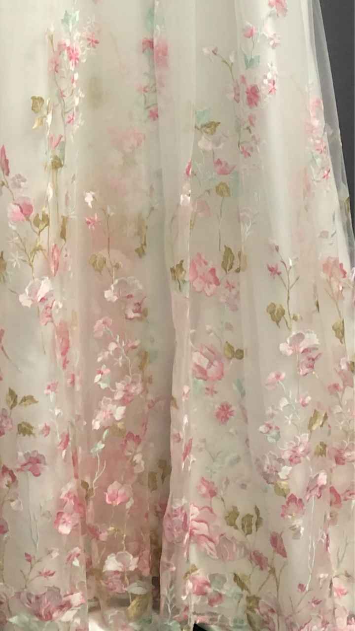 Coloured wedding dress, what type of flowers? - 1