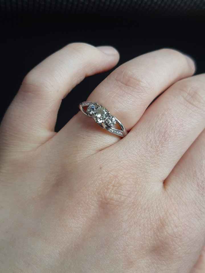 What shape is your engagement ring? 💍 - 1