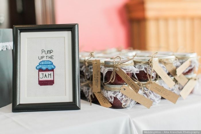 Fall in love with fall weddings - Candy apples vs Preserves 2