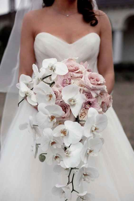 5 cascade bouquets 